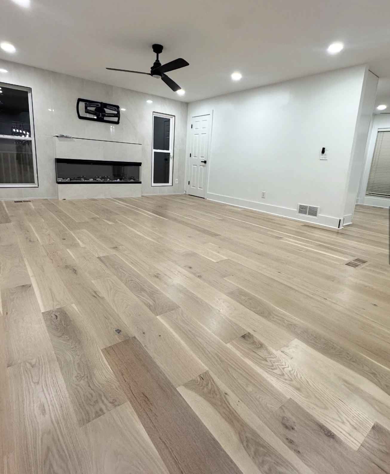 Light wood flooring in a living room, from a Méndez Hardwood Floors LLC project.